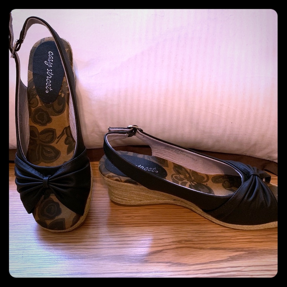 Black sandal wedges size 7.5